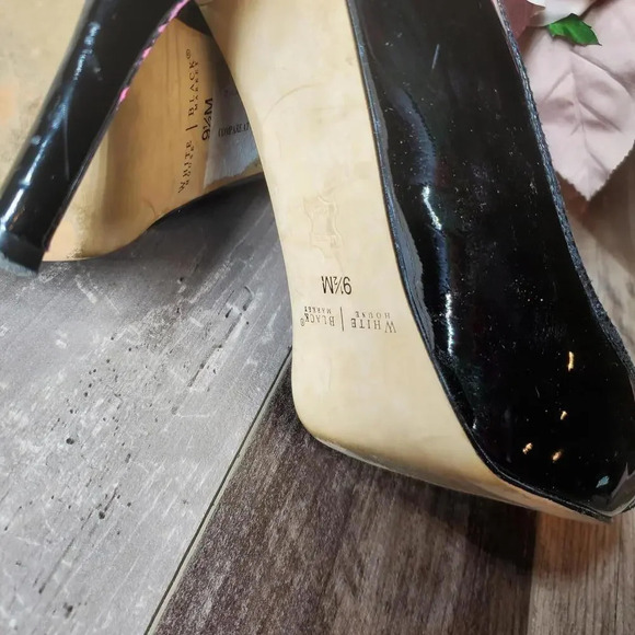 WHITE HOUSE BLACK MARKET BLACK PATENT LEATHER "KOURTNEY" PEEP TOE PUMPS 9.5 M - Picture 9 of 12